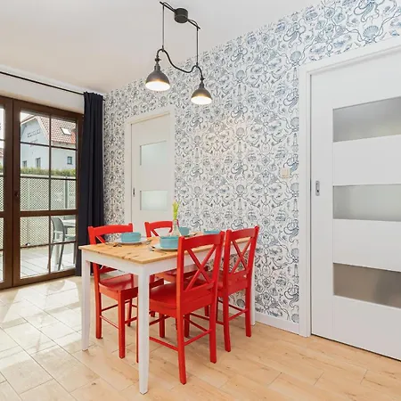 Liliowa Seaside By Renters アパート *